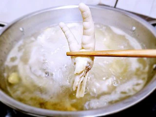 ~泡椒凤爪~,耶~看，是不是比较白呢？咱不跟外面的比哈，那个白，大家懂的😡