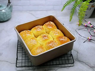 超级松软零失败的全麦蜜豆小餐包,香喷喷的面包出炉啦!