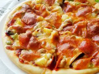 馅料足足的超级至尊匹萨,成品