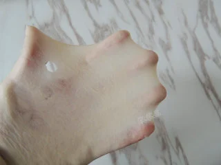 砂糖麻花面包,继续揉面,将面团揉至能拉出透明且不易破的薄膜。