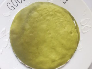 抹茶千层蛋糕,一层饼皮一层奶油,一层层摞起来