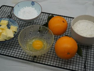 焦糖杏仁草莓饼干,先准备好食材