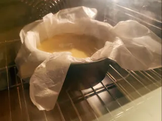 巴斯克芝士蛋糕,放入烤箱中下层