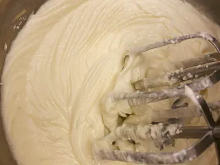 巴斯克芝士蛋糕,打到基本无颗粒状态,顺滑