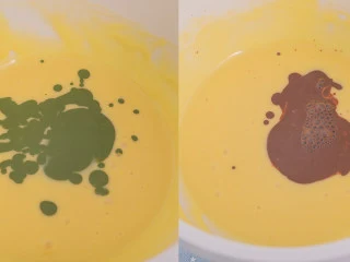 3款像云朵般柔软的瑞士卷,每一口都让人沦陷!,抹茶和可可牛奶分别倒入之前搅拌好的蛋黄糊中,各加20g糖,20g牛奶,40g色拉油搅拌均匀