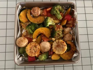 低脂时蔬烤鸡腿,放入烤盘