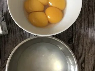 自制意大利面条,分离蛋黄蛋白。