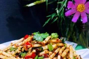 以折耳根老鸭汤为主题的健康食谱（探究传统饮食文化，掌握养生精髓）