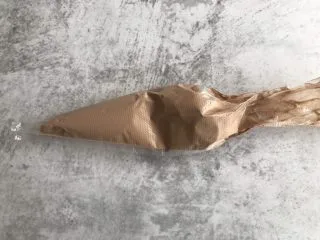 脏脏杯子蛋糕,装入裱花袋中