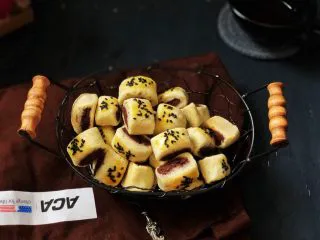 红豆沙小小酥,成品图