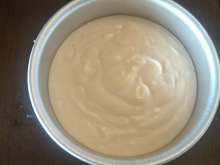 奶油生日蛋糕（无需抹面）,倒入6寸模具