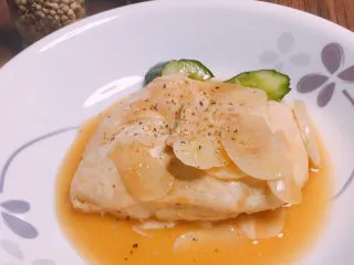 烤肉汁鸡胸肉,感觉装盘像西餐,放上自己喜欢的蔬菜即可,吃起来。土豆番茄在哪里ʅ(。◔‸◔。)ʃ😁