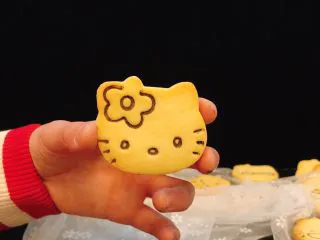 可爱KT小饼干,可爱哇？姐姐画的😊