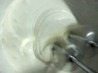 梦龙脆皮盒子,打发均匀。