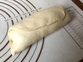 北海道款椰蓉吐司,收口处捏紧，收口朝下