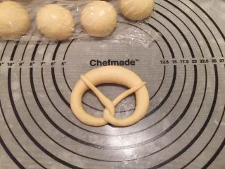 危险与美味并存一一德国碱水包,扭成普雷结