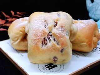 红豆日式咖啡面包卷,特别好吃,香甜松软!