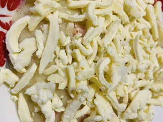 芝士焗土豆泥,撒芝士碎