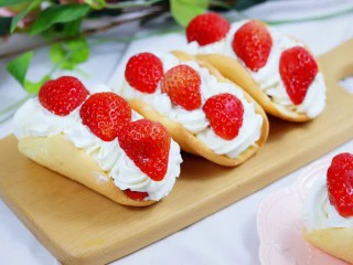 火爆Ins的StrawberryOmelet草莓抱抱卷,成品2