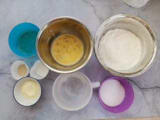 华夫饼(家庭版),全部材料 蓝色碗里(白朗姆＋玉米油)