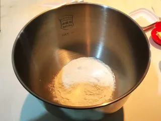 超软的葡萄干小餐包,加入高筋粉