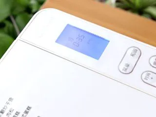 蜜豆吐司 宝宝辅食,放入面包机中，开启烘烤模式，烘烤35min tips：烘烤后的面包要立刻拿出来，否则会进入保温模式，这样面包的烧色就比较深了 