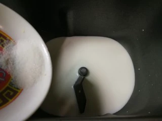 没有鸡蛋的面包,放入盐