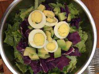 鲍汁焗小排淋酸甜洋葱酱,减肥啦,焗小排只是治嘴馋,主餐做一道蔬菜沙拉来搭配吧!