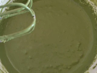 抹茶奶酪慕斯核桃布朗尼（8寸）,继续打均匀后，