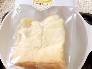 无需烤箱❗平底锅搞定菠萝披萨,准备面包一袋