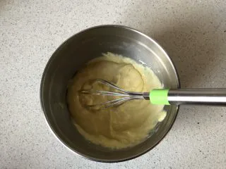 淡奶油戚风蛋糕,搅拌均匀至无颗粒状态