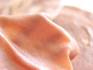 巧克力毛巾卷,薄厚合适即可,不用太过追求薄,也不要太厚,口感不好。