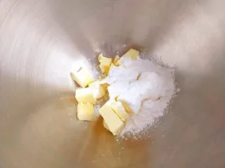 蔓越莓黄油曲奇,黄油和糖粉混合