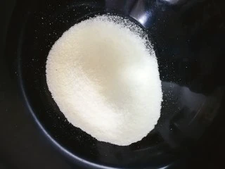 马卡龙~卡仕达酱内陷,杏仁粉糖粉过筛备用