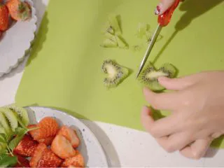 #春日烘焙教室# 草莓塔,切切切