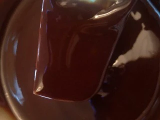 来自冬天的温暖—重芝士布朗尼蛋糕,融化后是油光光的。丝滑