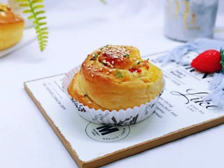 沙拉火腿面包卷,出炉啦，被家人抢去4个哈～