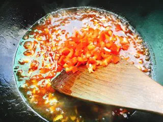 家常菜+手撕杏鲍菇,最后加入红椒