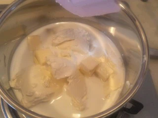 柔软到出乎意料-奶酪蛋糕卷,小火加热慢慢加热