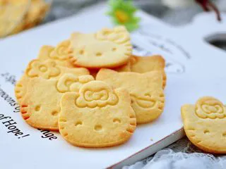 KT黄油蛋黄饼干,香酥可口又颜值担当,我家宝贝喜欢的不得了,嘻嘻,都不舍得吃了。