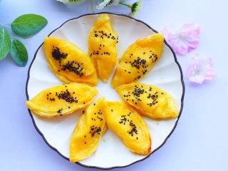 网红蛋挞皮芒果酥,出炉。