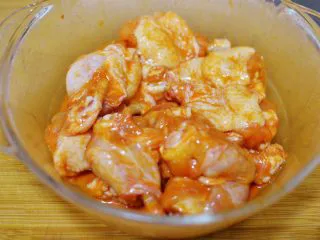 棒棒糖烤鸡翅根（新奥尔良口味）,充分抓均。