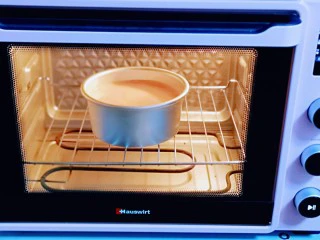 6寸红丝绒戚风蛋糕,入烤箱中层,145度烤50分钟!(时间及温度仅供参考)