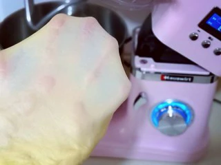 花式椰蓉面包,这时面团有了不容易破的手套膜!