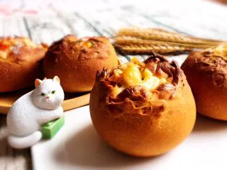 奶油黑麦奶酪包,这次面包效果不错,像怒放的花朵。