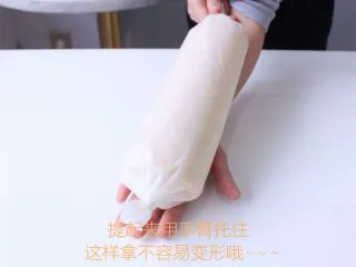 史上最详细的柔软蛋糕卷,提起来用手臂托住