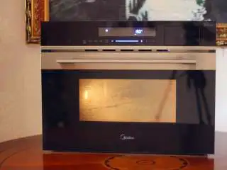 巧克力华夫饼,蒸烤箱190度预热。 