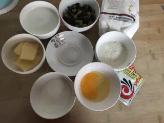 葡萄干早餐小面包,准备好所有食材 18、面包出炉了