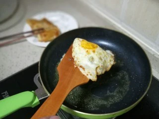 黑椒鸡扒意粉,再煎两个蛋