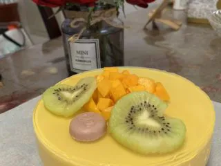 芒果慕斯蛋糕,摆拍,留念,开动!